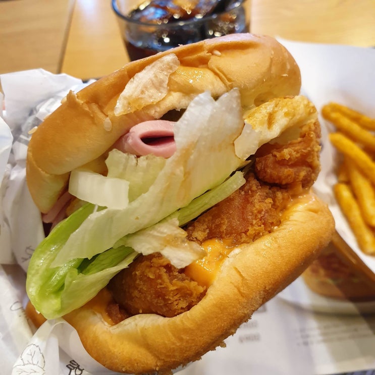  맘스터치 인크레더블버거 세트 맛있다