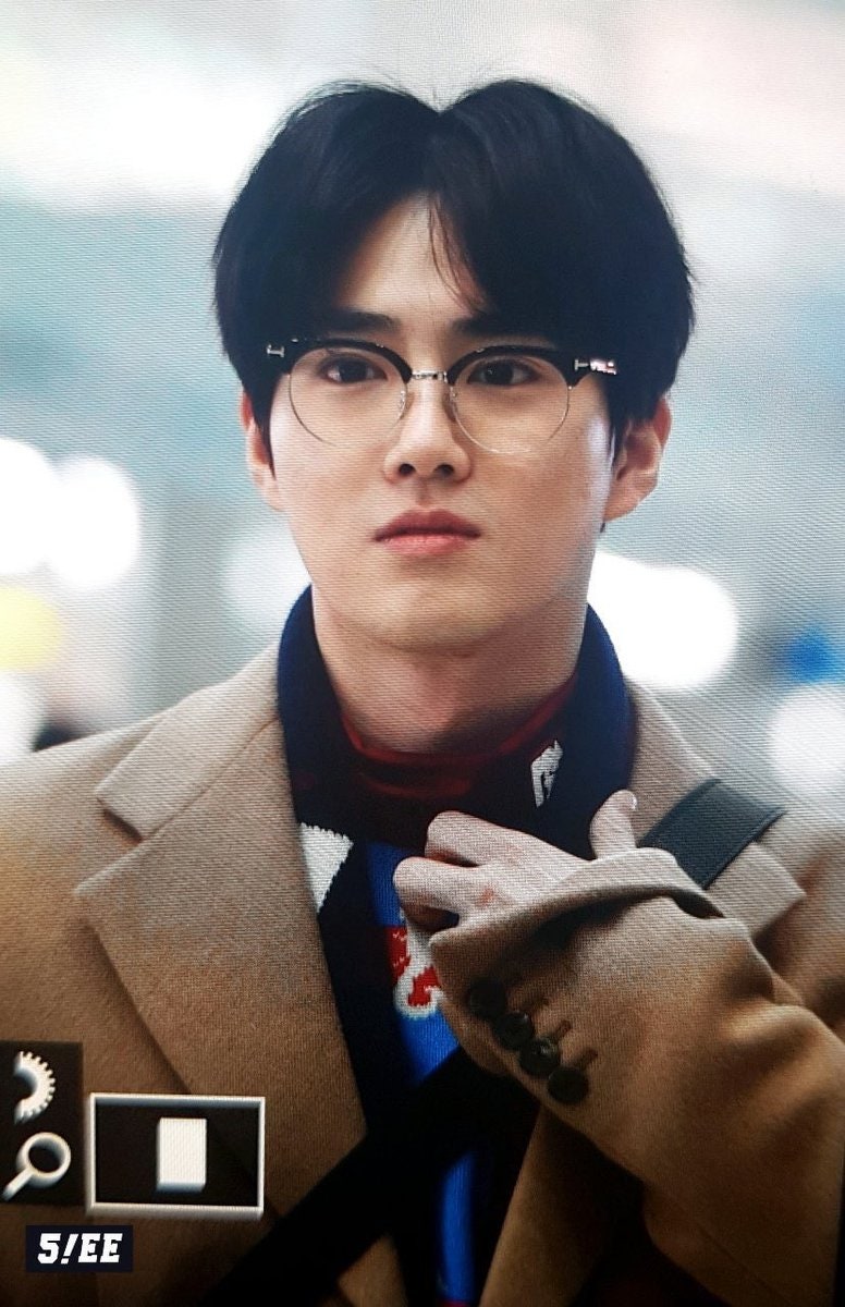 190210 EXO SUHO（俊勉）出國機場時尚：眼鏡與鏡框資訊 @TOM FORD