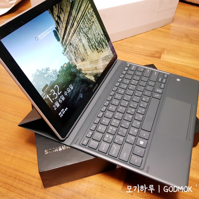 Galaxy Book12 素晴らしく SM-W720 SSD256GB