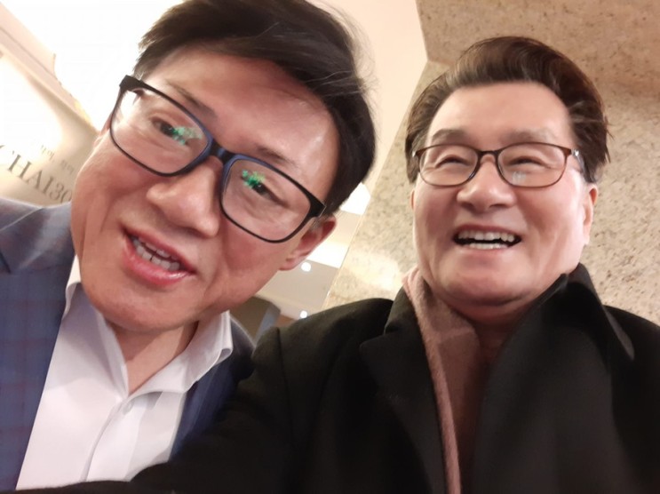 한국방송코미디협회 회장인 엄용수선배와 오랜만에 만났다