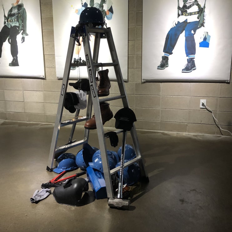  패션 전시회 탈 도메스틱 브랜드 노매뉴얼의 'Safety First' 전시회 리뷰