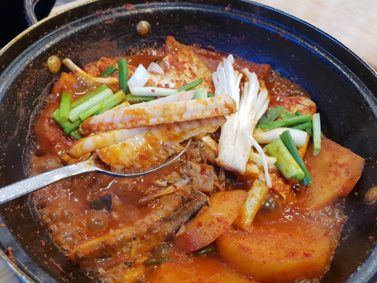  산방산 유채꽃 보고 제주 향토음식도 먹자! 제주도 갈치조림 맛집 '신옛촌'
