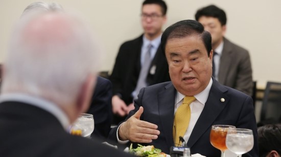  문희상 국회의장의 일왕사죄 발언 논란.