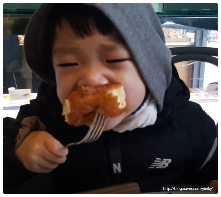 파리바게뜨 먹방(꽈배기)너무맛있게먹어요 파리바게뜨 먹방(꽈배기)너무맛있게먹어요