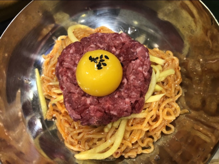  신림역 맛집 육회비빔라면 유명한 신원시장 고모네 정육식당에서!