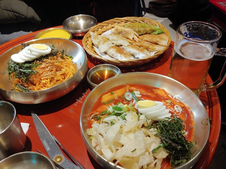  한남동 창화당에 만두 쫄면 먹으러감 ㅋㅋ