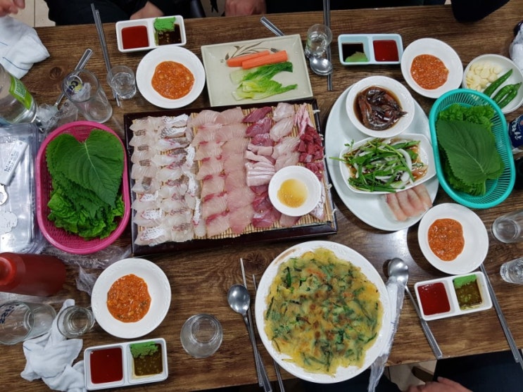 겨울 제주도 자유 여행 : 대방어회 맛집 / 한라회 센터 / 현지인 추천 회집 / 황돔회 / 친구들과 함께하는 먹방 투어 겨울 제주도 자유 여행 : 대방어회 맛집 / 한라회 센터 / 현지인 추천 회집 / 황돔회 / 친구들과 함께하는 먹방 투어