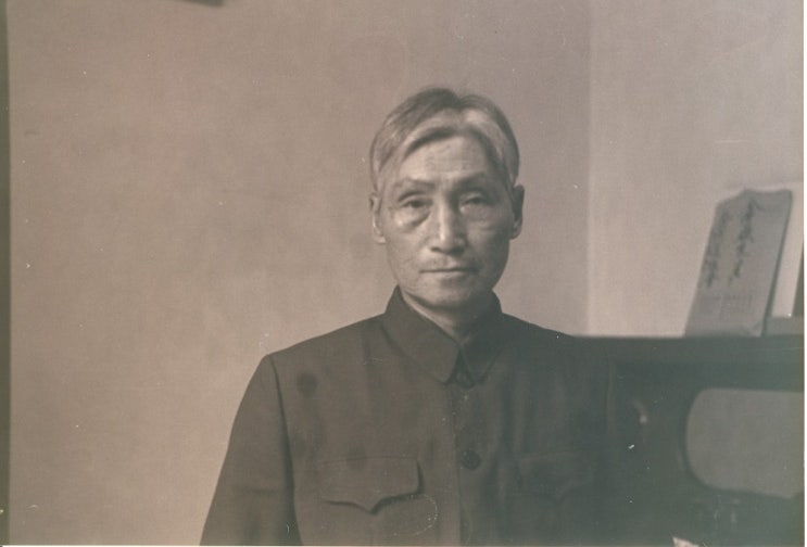  고난의 시대에 관한 생생한 기록 - 김학철의 "최후의 분대장"