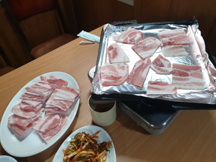  이태원 나리의 집 : 수요미식회 냉동삼겹살 맛집 