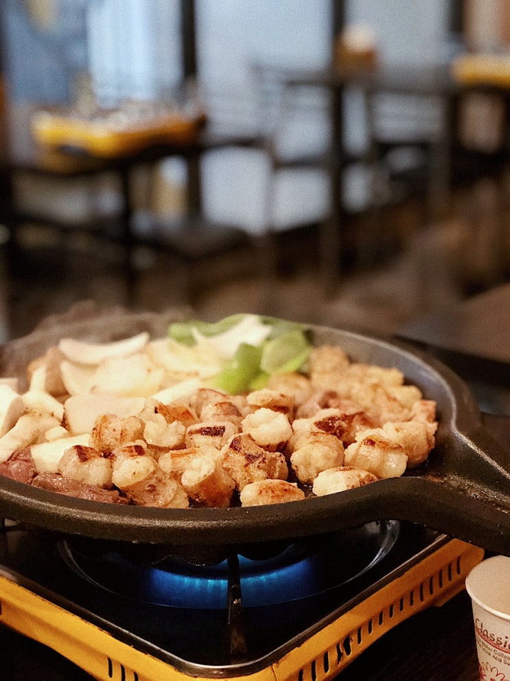  육대곱 :: 홍대 곱창은 여기서 ! 후식 치즈 볶음밥 맛집..♡