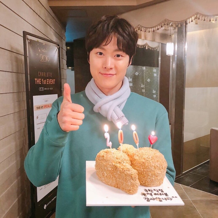  극한직업 공명, 최수영 표예진 인스타그램 빠흐(PARS) 기모 맨투맨