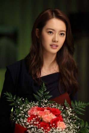 너무나 아름다운 고아라....왠 귀성형??