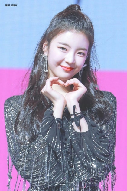 ê±¸ê·¸ë£¹ Itzy ì˜ˆì§€ ë¦¬ì•„ ë¥˜ì§„ ì±„ë ¹ ìœ ë‚˜ ìžˆì§€ ì‚¬ì§„ ì›€ì§¤ í™