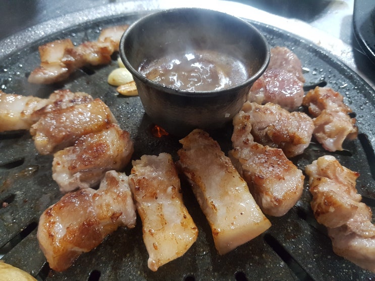 제주벽화거리 두멩이골목 숨은맛집 근고기전문점 돼지몰이촌 제주벽화거리 두멩이골목 숨은맛집 근고기전문점 돼지몰이촌