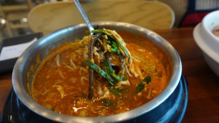  속초 맛집 봉포머구리집. 속초오면 청초수물회만 먹다가 봉포머구리집은 처음가본다.