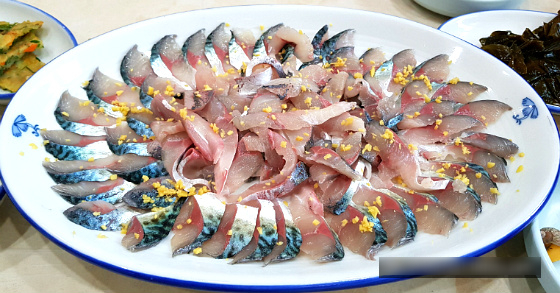  [욕지도 맛 집] 고등어회 특식이네! 언제 한번 먹어볼까?