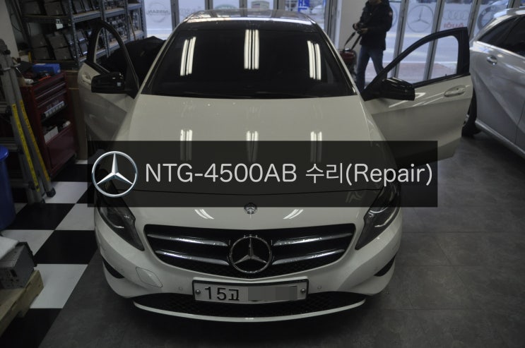  벤츠 A200 W176 NTG-4500AB 모니터화면불량(깜빡거림) , 블랙아웃증상 반복 2014년 A 200 CDI Nigth 차량을 딜러분이 예약후 방문해 주셨습니다.