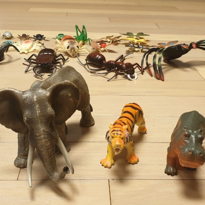 번개장터 곤충세계, 동물 피규어