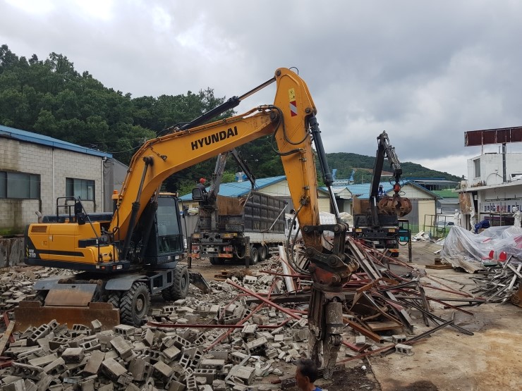  오포읍 포크레인 30년 전통의 진성종합중기에 맡기세요