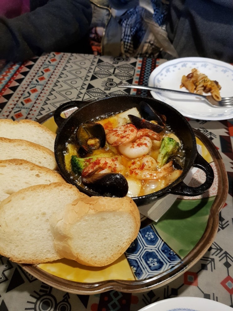  홍대 연남동 맛집 까를로스 식당 ㅡ 감바스 꼬꼬밥