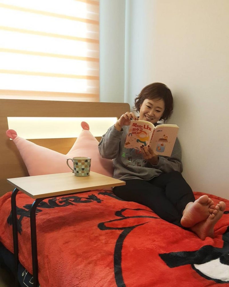 이상벽 딸 이지연, 일상 속 여유로운 모습 공개…“오랜만에 독서 삼매경”