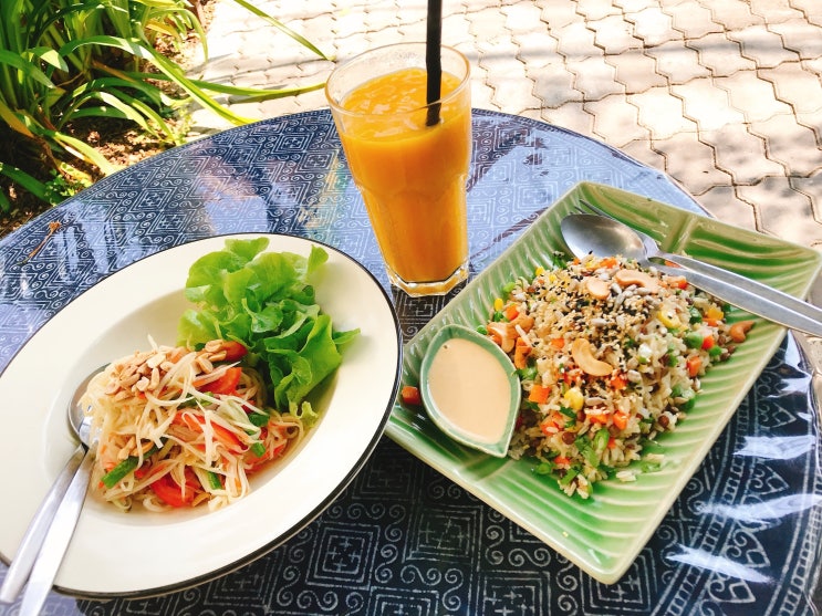 [태국 치앙마이 여행] 여자혼자 치앙마이, 올드타운 숨어있는 건강 채식 음식점 Fuang Vegetarian