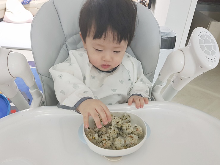  바운서에서 하이체어로 변신!