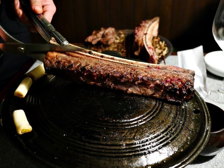  (삼각지) 몽탄 1st : 짚불향기가 좋은 삼겹살과 거대갈비를 먹을수 있는 곳