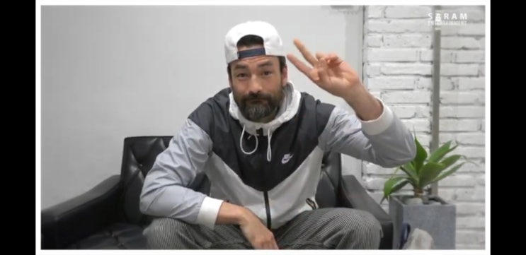 강렬한 이미지의 사나이 데이비드 맥기니스