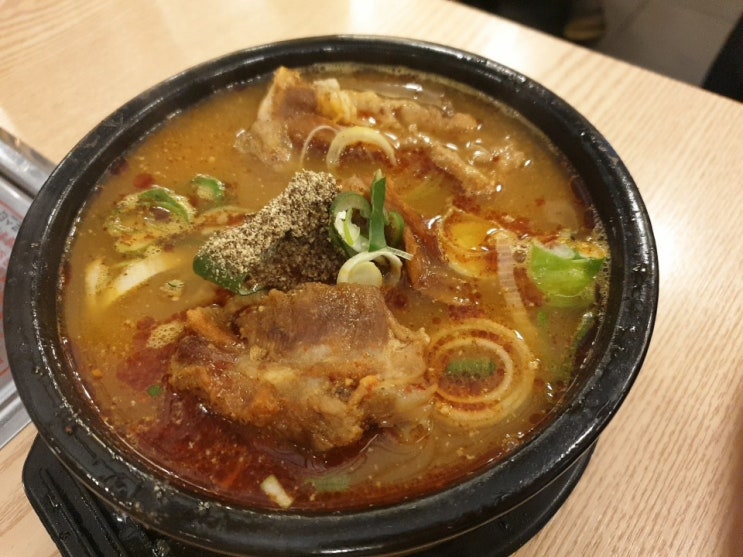  종각 이가네감자탕 오모가리 뼈해장국