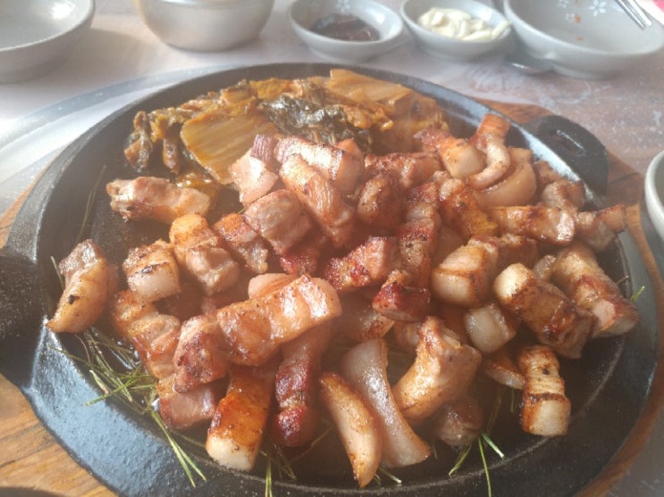  간판없는 삼겹살집,안성 금광호수의 "강건너빼리"
