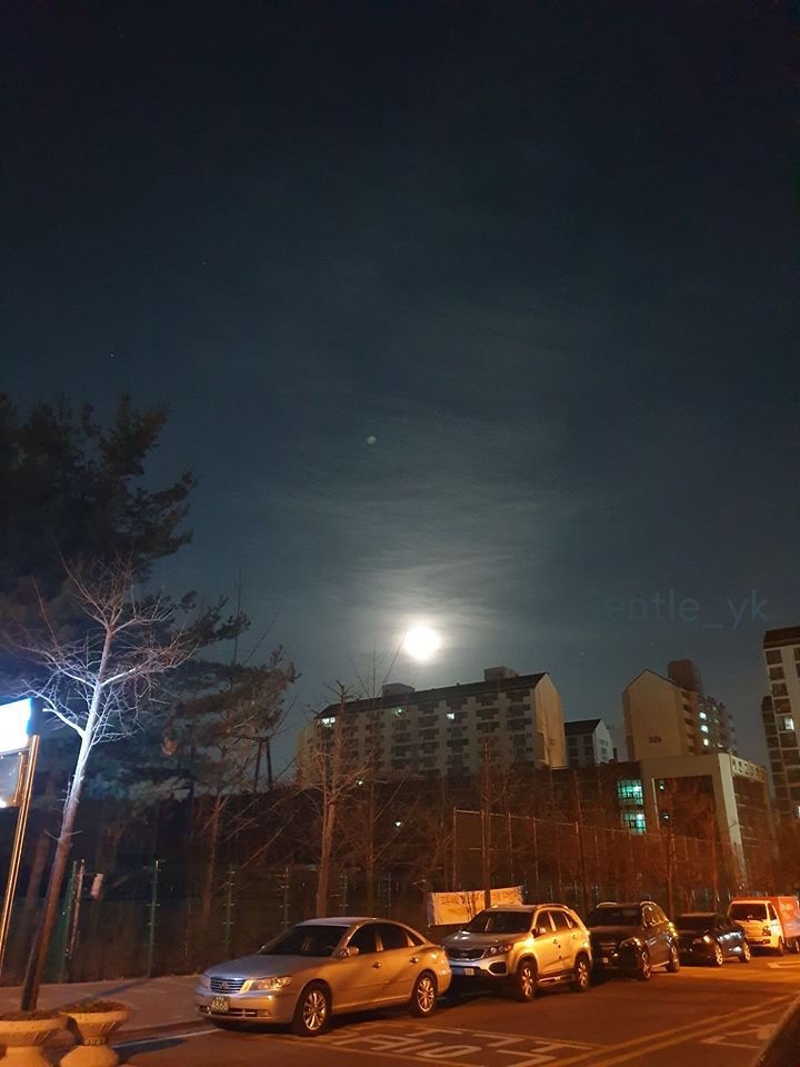  새벽 보름달