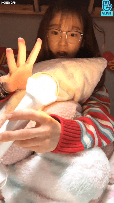  러블리즈 류수정,오마이걸 승희,여자친구,워너원,정성하,한예리,체리블렛,송하예,언더나인틴 김영원,아이즈원,김혜자,서장훈등 아이유 언급 및 커버