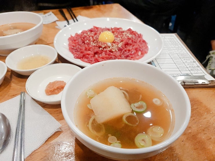  광장시장:) 육회자매집