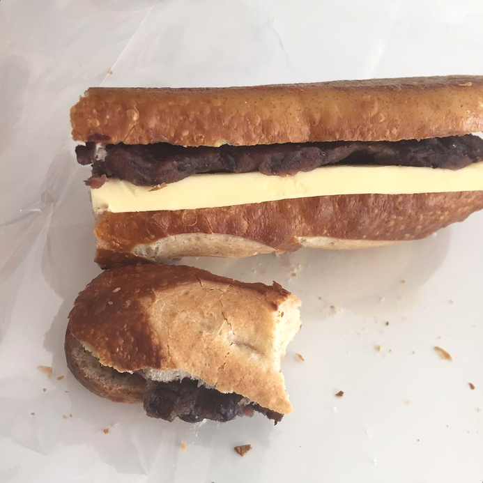  앙버터와 고추냉이김밥.