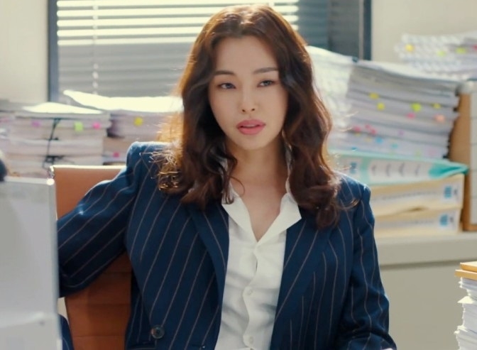 이하늬, 김남길 나이, 키, 열혈사제 이하늬 패션, 체크코트 타임, 후드티 MIXXMIX, 드라마 제작발표회 원피스