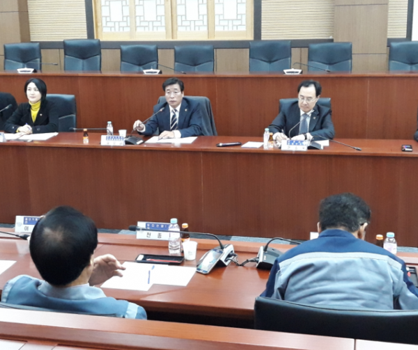 김성갑 경남도의원, 대우조선해양 협력업체 간담회 개최 - 포커스데일리 김성갑 경남도의원, 대우조선해양 협력업체 간담회 개최 - 포커스데일리