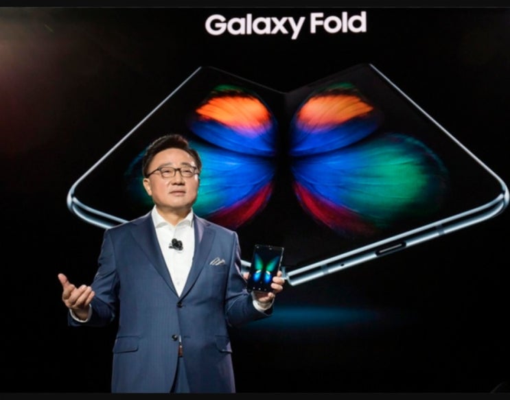  삼성의 첫 폴더블 스마트폰 갤럭시폴드 7.3인치 테블릿으로 펼쳐집니다: 출시일, 가격, 디자인 정리