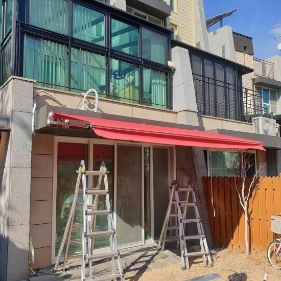  호평어닝,호평동 "힐링수" 전원주택에 접이식어닝을 시공하였습니다.