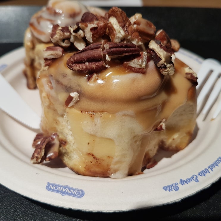 천호 디저트맛집 현대백화점 식품관내 시나본(CINNABON)맛보기