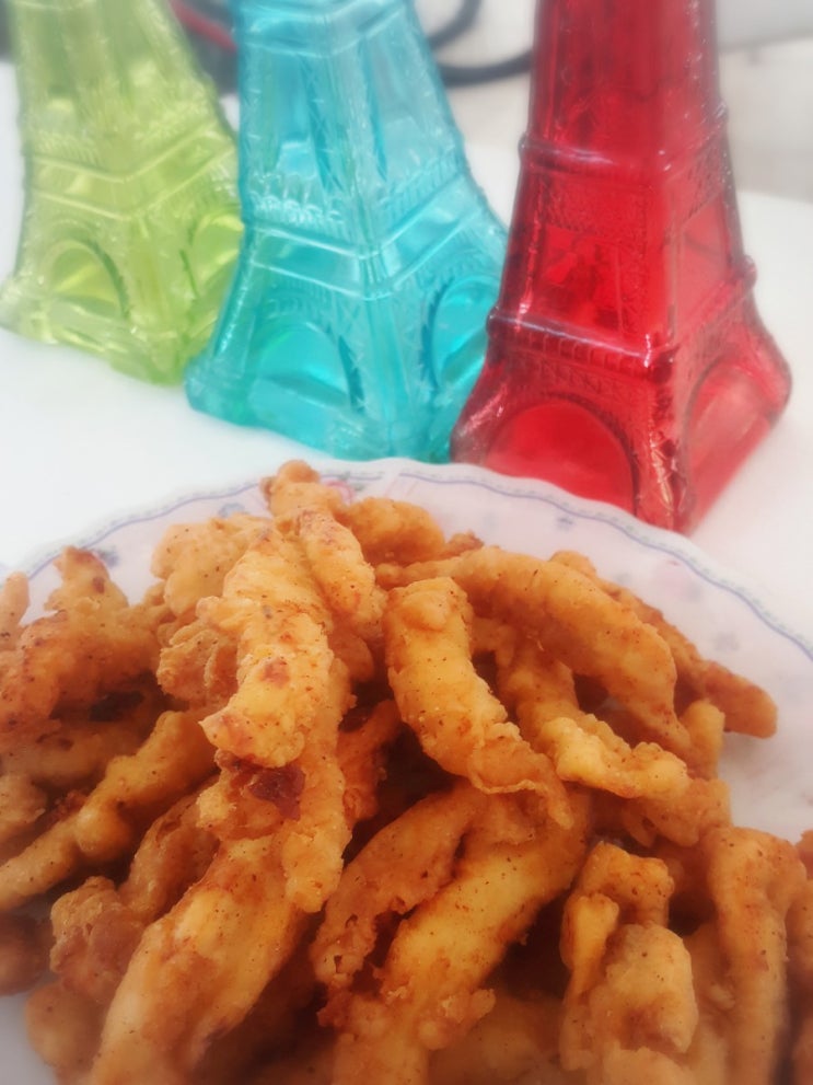  (콩나물국,된장찌개,김치어묵탕,참외장아찌,깻잎찌,연근조림,장조림,조미김,베로나물)몸살이 왔지만 밑반찬과 국거리 아이들이 원하는 덴더치킨