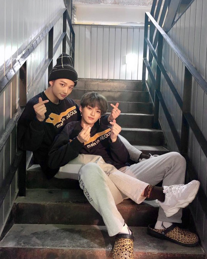  스트레이 키즈 인스타그램 & VLIVE 속 프로스펙스 오리지널 패션 다 멋져