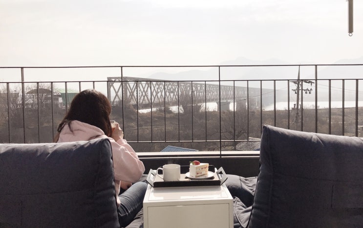  부산근교 밀양 삼랑진카페 :: 어셈블커피로스터스 야외 테라스 추천탱