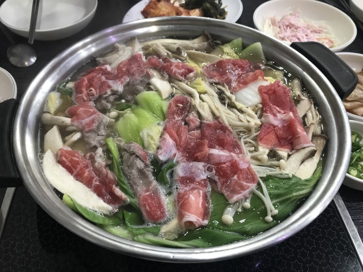 안산 월피동 맛집 황해도식 김치만두가 들어간 얼큰한 버섯샤브샤브 황해도김치만두전골칼국수