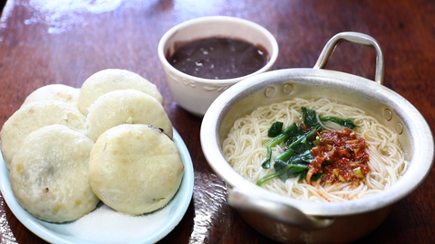  김영철의 동네 한 바퀴 포항 구룡포 해풍국수 해풍수제국수집 제일국수공장 택배 대게다리살 춘자네사랑방 독수리오자매문패 적산가옥 길 암초 분식집 김영철의 동네한바퀴 멸치국수 국숫집 찐빵 단팥죽 60년전통 철규분식 3대수제강정집 옛날식뻥튀기 호미곶