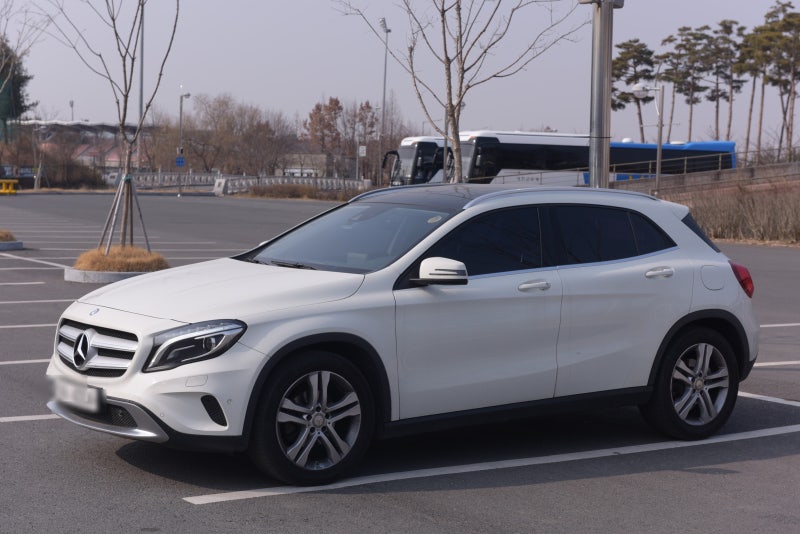 작지만 실용성있는 수입 SUV 벤츠 GLA 200d 시승기 - 가격, 제원, 디자인