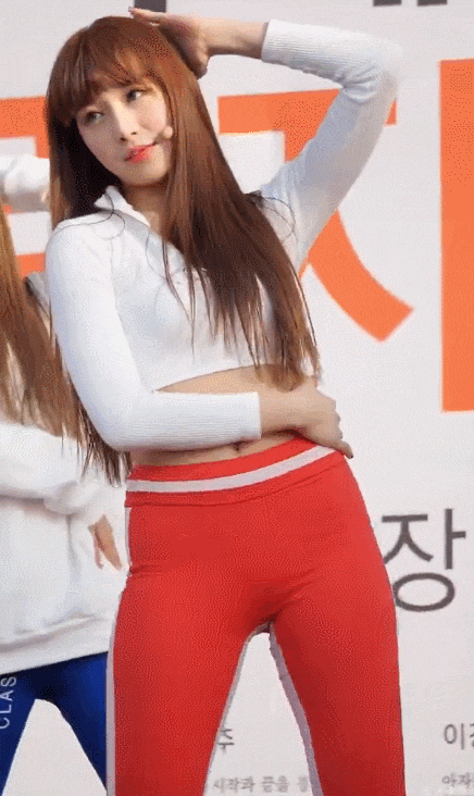 네이처 Nature 새봄 빨강 레깅스 몸매 네이처 Nature 새봄 빨강 레깅스 몸매