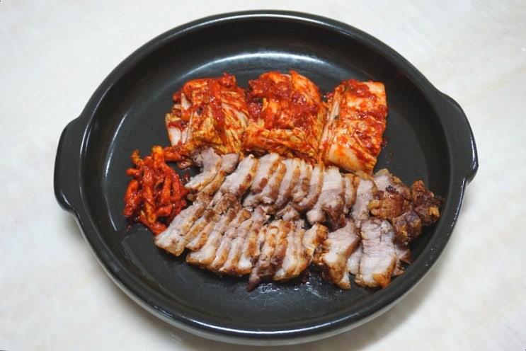  김치쇼핑몰 김치달인 보쌈김치로 해먹은 통삼겹구이
