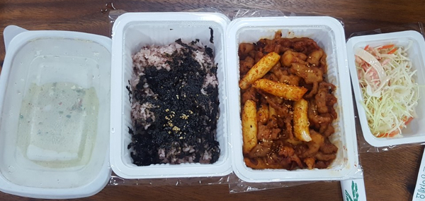  닭발의 쫄깃함은 정말 최고네요