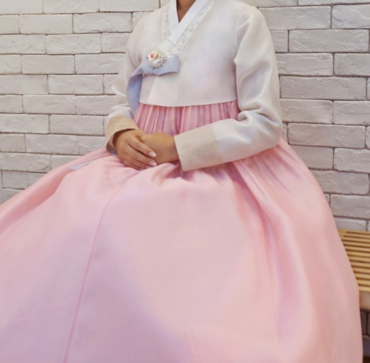 천안 신부 한복 대여 자수와 핑크빛 화사함